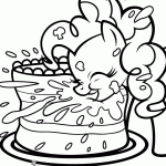 Пінкі Пай їсть торт